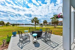 SLW411: Lakefront Paradise - Image 2