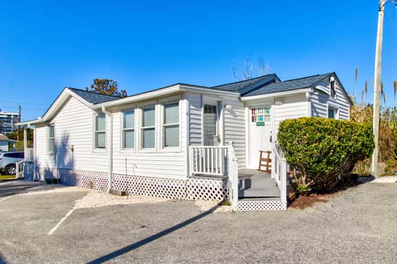 CN7152A: Seaside Cottage A - Image 1
