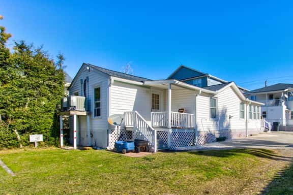 CN7152B: Seaside Cottage B - Image 1