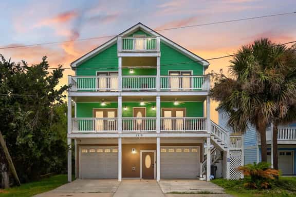 NFW1518: Spacious Beach Retreat - Image 1