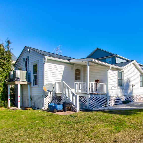 CN7152B: Seaside Cottage B - Image 1