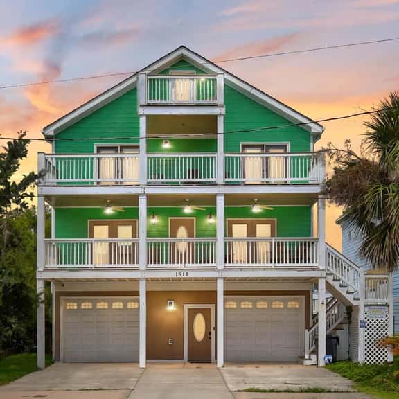 NFW1518: Spacious Beach Retreat - Image 1