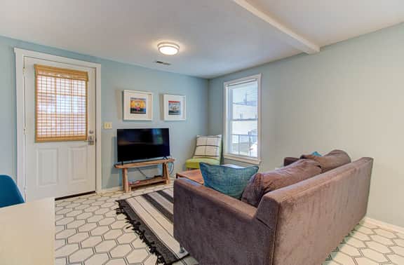 CN7152B: Seaside Cottage B - Image 2
