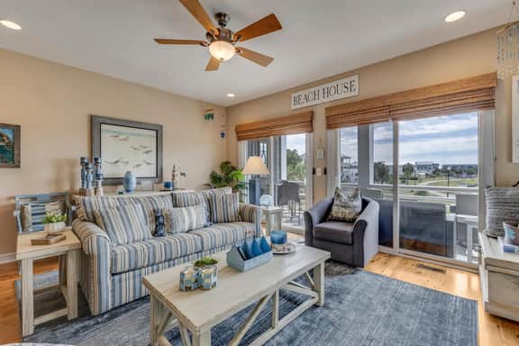 SLW411: Lakefront Paradise - Image 4