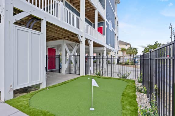 CD1118: The Caddyshack at Carolina Beach - Image 4